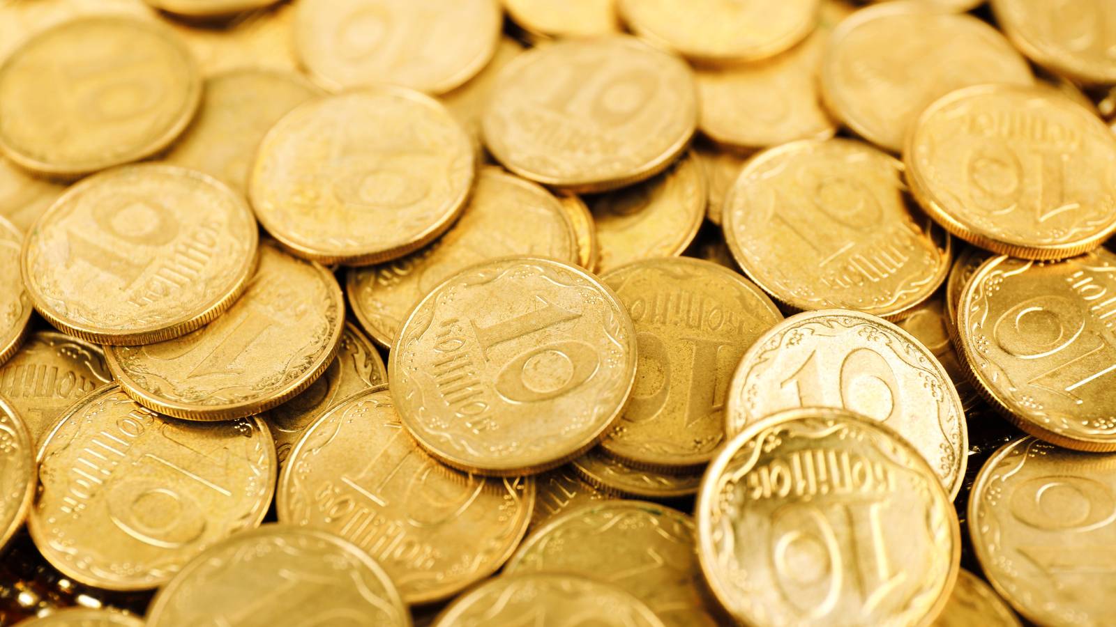 Mehrere unterschiedliche Anlage-Goldmünzen nebeneinander angeordnet, Nahaufnahme